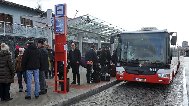 Nově otevřené stanice metra, Nádraží Veleslavín, autobus letiště