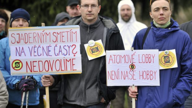 Protestů proti úložišti jaderného odpadu se zúčastnily někde desítky, jinde i stovky lidí