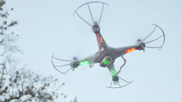 dron, drone, model dronu, bezpilotní letadlo, bezpilotní letoun