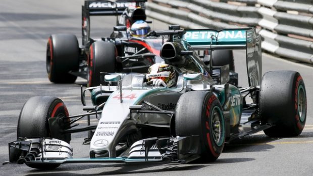 Lewis Hamilton vyhrál kvalifikaci na Velkou cenu Monaka a bude tak startovat z pole position