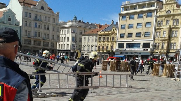 Hasiči mají na zvládnutí každé disciplíny pouzé 4 minuty