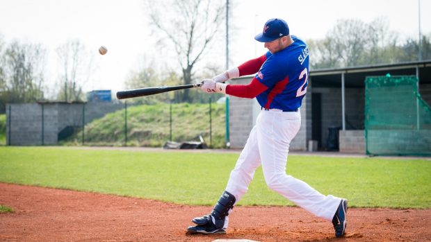 Pálkař Jakub Sládek hrál baseball v Americe i v Japonsku, teď hraje o český titul s pražskou Kotlářkou