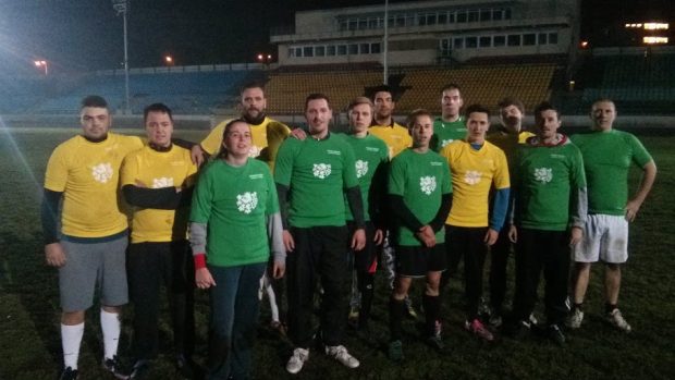 Bývalý ragbyový reprezentant Jan Macháček trénuje nováčky na stadionu Olympu Praha