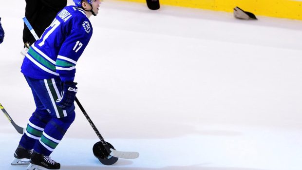 Radim Vrbata nastřílel Buffalu tři góly a jeho Vancouver po sérii porážek konečně zvítězil 5:2