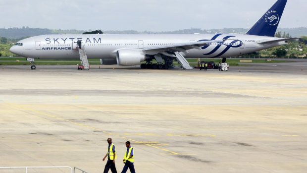 Letadlo Air France na trase z Mauricia do Paříže kvůli údajné bombě na palubě nouzově přistálo v keňské Mombase