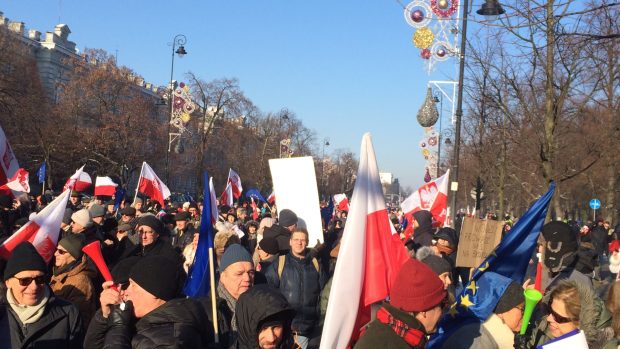 Protivládní demonstrace ve Varšavě