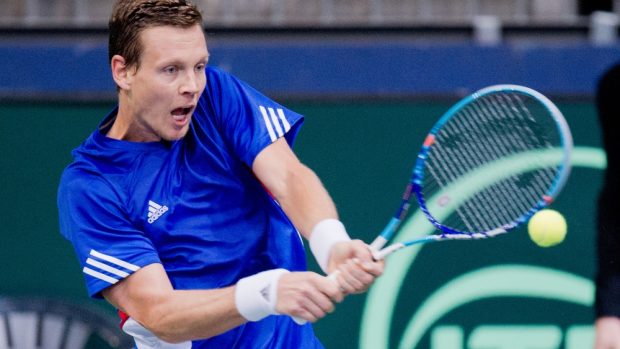 Tomáš Berdych v daviscupovém utkání proti Mischovi Zverevovi