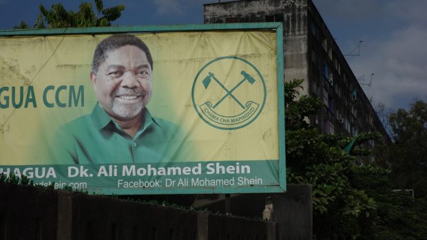 Bilboard propagující staronového prezidenta Zanzibaru Aliho Mohameda Sheina