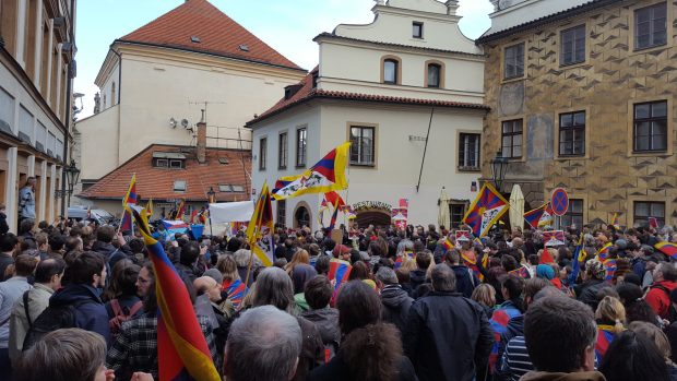 Na Hradčanské náměstí policie demonstranty nepustila