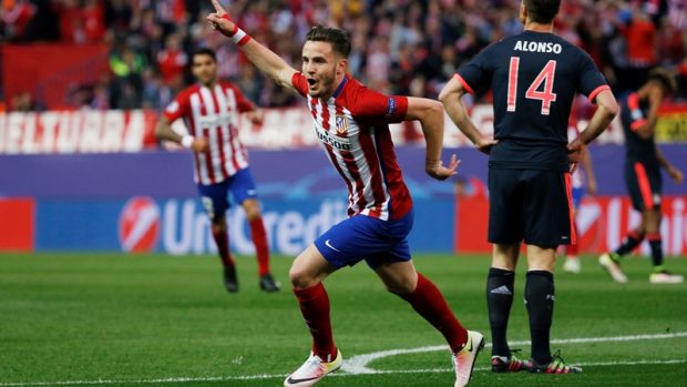 Saúl Ňíguez prošel skrz obranu Bayernu a získal Atléticu náskok