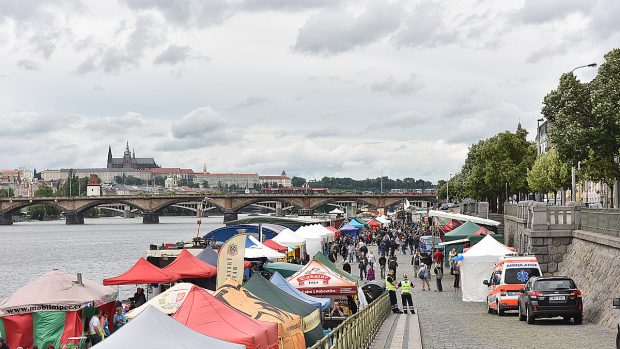 Cider festival a festival malých a mini českých pivovarů na náplavce v Praze