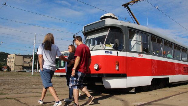 Dopravní podnik města Brna školí vysokoškolské studenty na řidiče tramvají