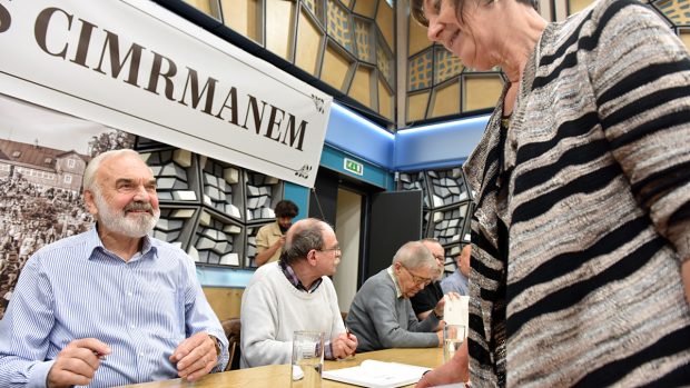 Autogramiáda knihy „Půlstoletí s Cimrmanem“ v Českém rozhlase,  Zdeněk Svěrák