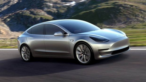 Tesla Model 3 přijde na trh koncem příštího roku