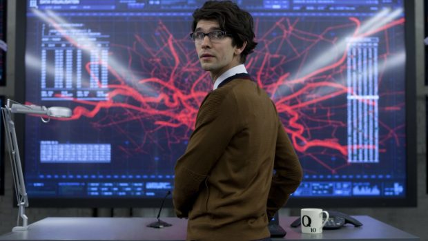 V posledních filmech o agentu Bondovi vystupoval jako Q britský herec Ben Whishaw