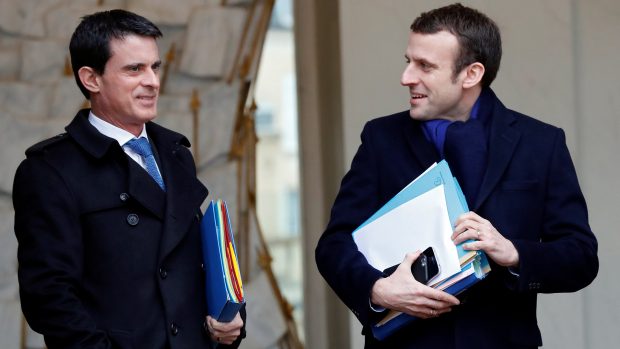 Manuel Valls /vlevo) a Emmanuel Macron