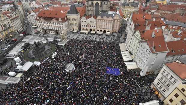 Pochod za nezávislost justice pořádaný spolkem Milion chvilek pro demokracii 29. dubna 2019