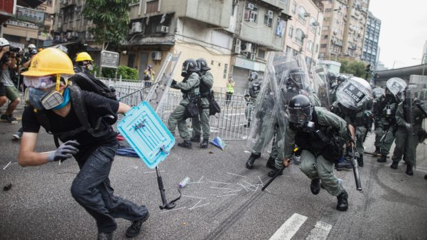 Masové protesty Hongkong zažil například už v roce 2003.