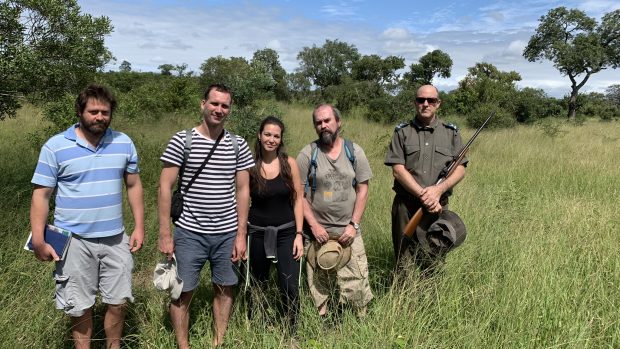 Čeští experti v Krugerově národním parku, který je velikostně srovnatelný s Moravou, vytipovali 60 ploch, na kterých detailně zkoumají rostliny, ptáky, hmyz nebo třeba netopýry