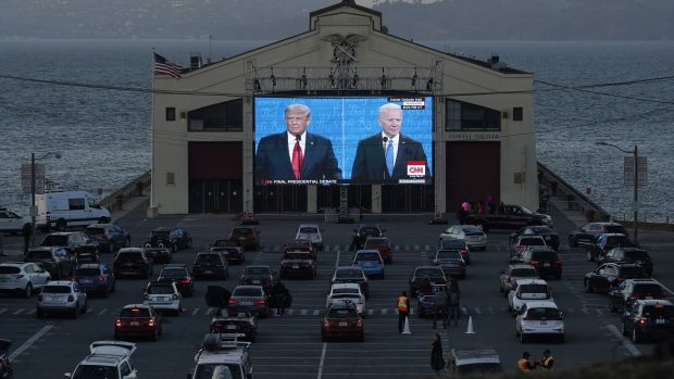 Poslední debata před americkými prezidentskými volbami byla o poznání klidnější než ta první