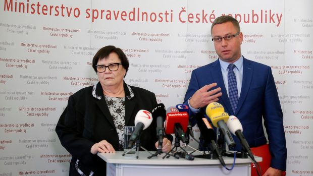 Ministryně spravedlnosti Marie Benešová a bývalý nejvyšší státní zástupce Pavel Zeman