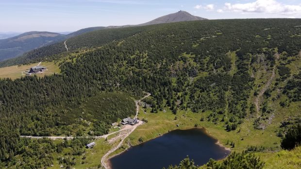 Ledovcové jezero Maly Staw v polské části Krkonoš