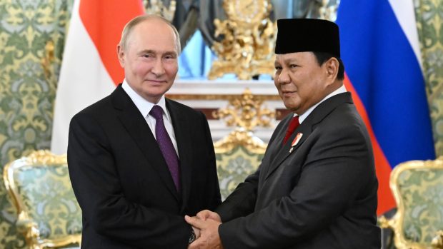 nový indonéský prezident Prabowo Subianto s ruským prezidentem Vladimirem Putinem