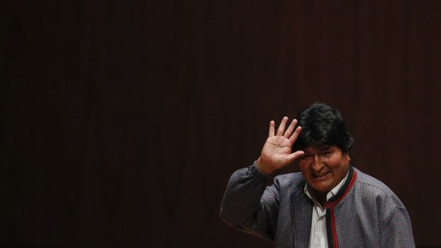 Evo Morales rezignoval a uprchl z Bolívie do Mexika