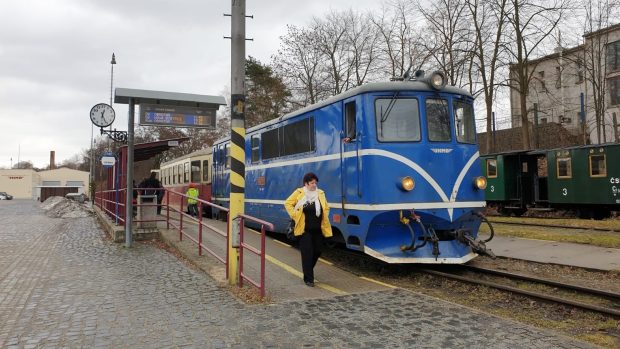 Možnost, že by dopravu na úzkokolejce od společnosti Jindřichohradecké místní dráhy ještě někdo převzal, stále existuje