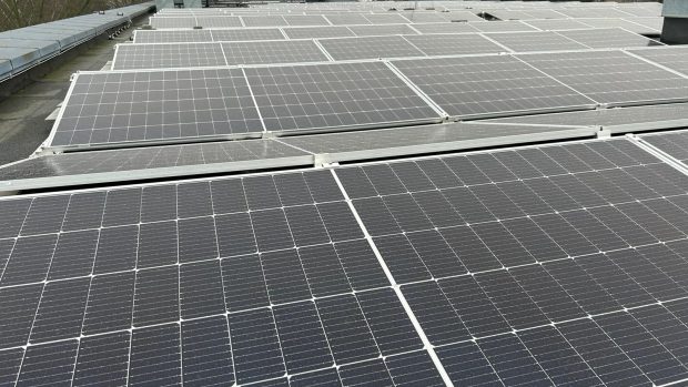 Fotovoltaické elektrárny na střechách budov