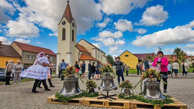 Nové zvony pro kapli sv. Bartoloměje v Hruškách na Břeclavsku