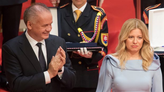 Střídání. Končící prezident Andrej Kiska a jeho nástupkyně ve funkci Zuzana Čaputová