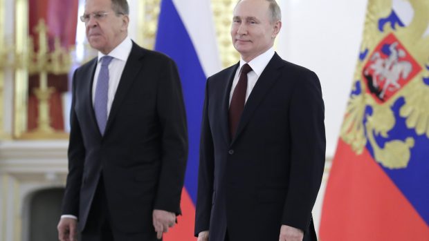 Ruský ministr zahraničních věcí Sergej Lavrov a prezident Ruské federace Vladimir Putin