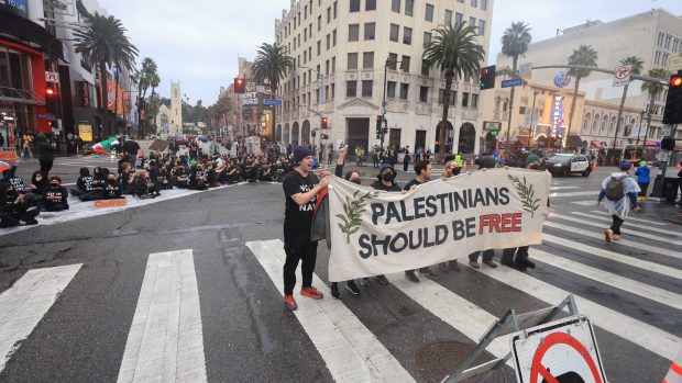 Propalestinské protesty (Jewish activists rally to call for cease-fire in the Gaza Strip shuts down)