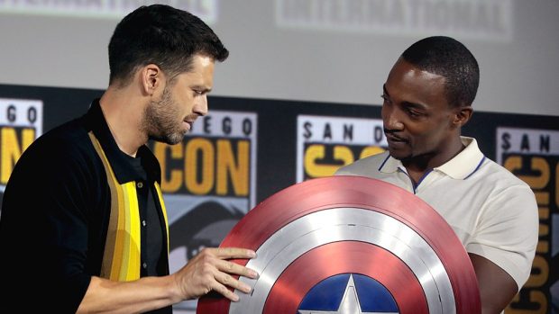 Hlavní představitelé chystaného seriálu Sebastian Stan a Anthony Mackie.