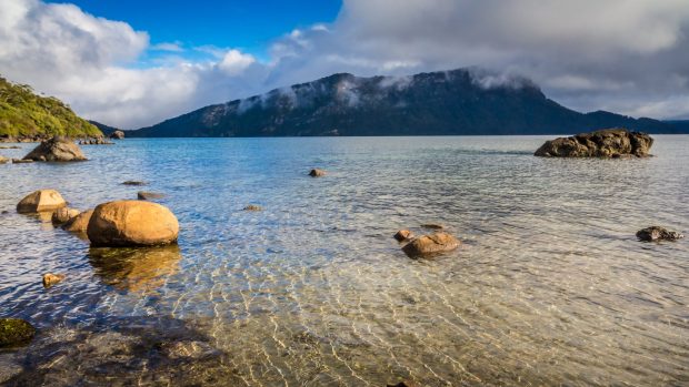 Jezero Waikaremoana na Novém Zélandu