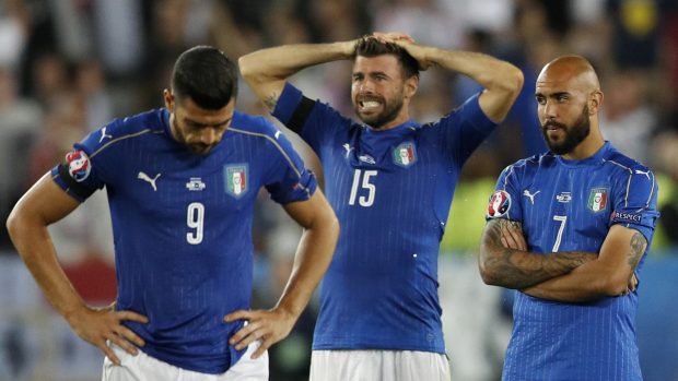 Italští fotbalisté Graziano Pellè, Andrea Barzagli a Simone Zaza