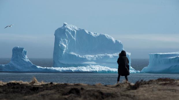 Ke kanadskému městečku Ferryland na ostrově Newfoundland připlul obří ledovec.