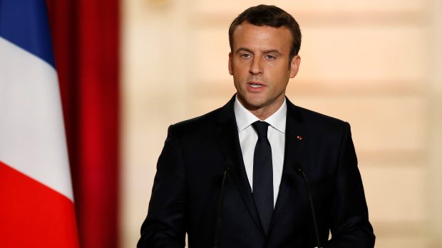 Macron už dříve slíbil, že chce překonat propast mezi levicí a pravic