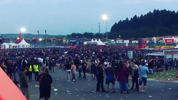 Kvůli teroristické hrozbě přerušen rockový festival Rock am Ring  v Nürburgu.