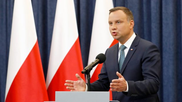 Polský prezident Andrzej Duda při projevu k zákonům měnícím soudnictví v zemi v červenci 2017