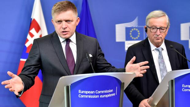 Slovenský premiér Robert Fico a předseda Evropské komise Jean-Claud Juncker na tiskové konferenci