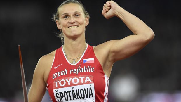 Oštěpařka Barbora Špotáková se raduje z titulu mistryně světa.