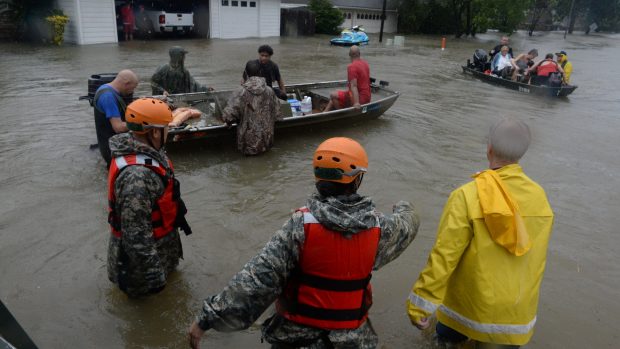 Národní garda pomáhá v Texasu při záplavách.