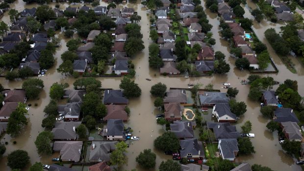 Zaplavené domy v americkém Houstonu po bouři Harvey