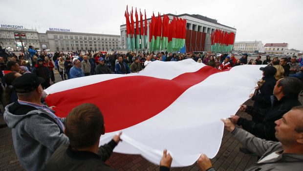 Opoziční demonstrace v Minsku proti vojenským manévrům Ruska a Běloruska Zapad 2017