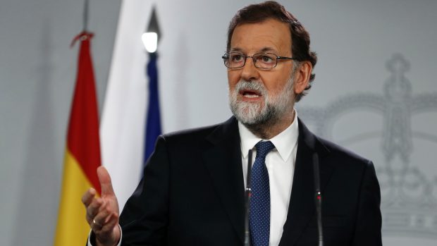 Španělský premiér Mariano Rajoy po mimořádném zasedání ústřední vlády v Madridu