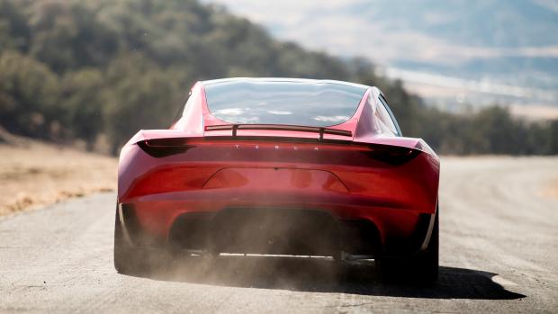 Tesla představila také modernizovanou verzi svého prvního sportovního vozu Roadster.