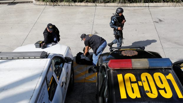 Guatemalští policejní vyšetřovatelé. Ilustrační foto.