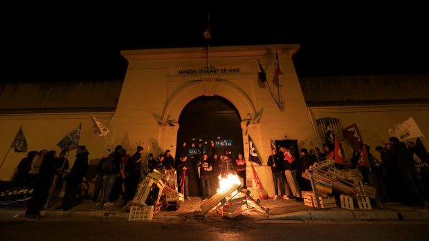 Dozorci věznice ve městě Nice se přidali k celostátním protestům za větší bezpečnost